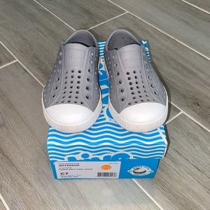 Grey Native Shoes (Jefferson) - C7 - grey/white